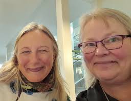 I bed apartment in Dublin from 17th December fora month, plus 2 cats…..  anyone interested?