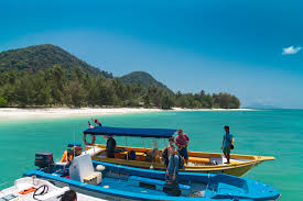 Besar island, is an island in mersing district, johor, malaysia. Kisah Lagenda Pulau Babi Besar Dan Misteri Ikan Duyung Di Johor Iluminasi