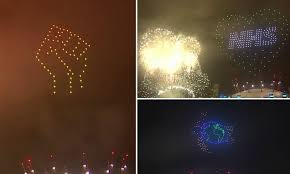© copyright anp 2021 britse oorlogsveteraan captain tom moore getroffen door corona. London S New Year Light Display Is Slammed For Blm Fist Salutes Daily Mail Online