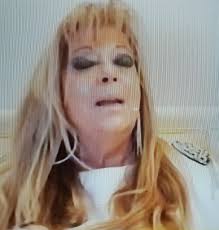 La esposa del periodista y conductor mauro viale, leonor amalia schwadron, sufrió un accidente que le provocó la fractura de una de las tibias. Cuadradito V Tvittere Algo Me Dice Que La Mujer De Mauro Viale Se Maquilla Ella Misma Es Solo Una Sospecha