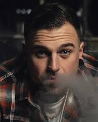 Hat er nicht gemacht? 😱🇩🇪 Chat GPT: Das Lied „Erika“ (geschrieben 1938  von Herms Niel) ist ursprünglich ein Marschlied der Wehrmacht. Es wurde im  Zweiten Weltkrieg von Soldaten gesungen und war stark