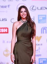 شياكـة وتألـق الفنانيـن على السجـادة الحمراء للعرض الخاص لفيلم بنات الباشا  في مهرجان القاهرة السينمائي 🎞️♥️