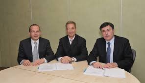 Renault bank niederlassung der renault credit international s.a. Renault Bank Und Ald Automotive Unterzeichnen Kooperationsvertrag Fur Renault Fleet Services Ald Autoleasing D Gmbh Pressemitteilung Pressebox