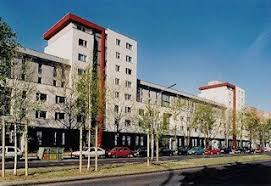 Das wohnungsamt spandau ist für die vermittlung von wohnungen, sozialwohnungen und seniorenwohnungen zuständig. Wohnanlage Falkenseer Chaussee In Spandau Gewobag