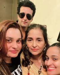 Fam jam @swarna.pandit @shwetapandit7 @yashpandit_official #familygoals  #familyfirst #momislife #familylove #brosislove