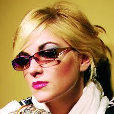 Gardot has been influenced by such artists as janis joplin, miles davis, duke ellington, george gershwin and stan getz… Melody Gardot Fan Lexikon