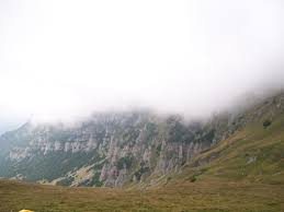 Cei mai inalti munti de pe globul pamintesc sau cele şapte vârfuri reprezintă grupul celor şapte vârfuri montane, care sunt, fiecare din ele în parte cel mai înalt de fapt, cei mai inalti munti de pe globul pamintesc sau cele 7 vârfuri au devenit 9 vârfuri dacă se iau următoarele fapte în considerare Cei Mai Inalti Munti De Pe Terra Descriptiv