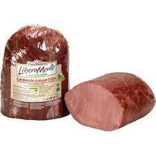 Kartoffelscheiben mit prosciutto crudo piora und thymian. Carpaccio Di Manzo Cotto