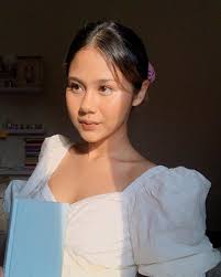 Single keduanya yang dikeluarkan pada hari pertama di tahun 2019 ini memiliki banyak makna. Profil Nadin Amizah Penyanyi Yang Merilis Album Di Hari Ulang Tahunnya Kumparan Com