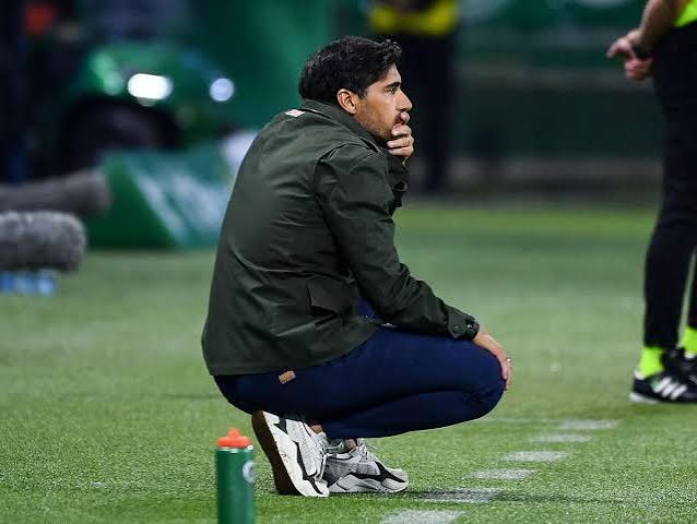 Palmeiras vence o Coritiba por 3 a 1 e dispara na liderança do Brasileirão