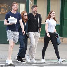 Als tochter von vater peter moore smith ii und mutter anne love erlangte sie im jahr 2021 als schauspielerin berühmtheit zum julianne moores sternbild ist schütze und sie ist jetzt 60 jahre alt. Julianne Moore Ist Untrostlich Uber Nicht In Der Lage Zu Beobachten Sohn Absolvent Der Hochschule Inmitten Covid 19 Aktuelle Boulevard Nachrichten Und Fotogalerien Zu Stars Sternchen