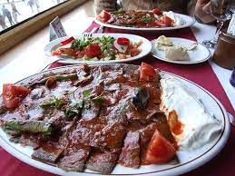 qu 39 est ce que le iskender kebab la viande d 39 iskender est embrochee est placee verticalement tout comme le doner la cuisine turque kebab turc kebab