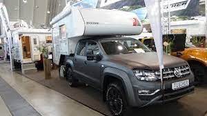 Die kabine im kreuz fordert gewöhnung, das wissen sie bei tischer und raten zum autobahntempo 120, neueinsteiger sollen es bei 100 km/h gut sein lassen. 2018 Tischer Box 240 Volkswagen Amarok Exterior And Interior Caravan Show Cmt Stuttgart 2018 Youtube