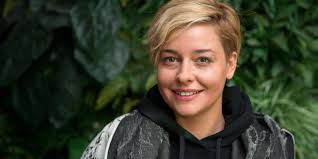 Különböző fogyókúrák, új étkezési szokások egyik legnehezebb időszaka az év utolsó hónapja. Igy Koszontotte Fel Wossala Rozina Az Edesanyjat Foto