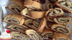 Scopri dosi e ingredienti per realizzarla. Biscotti Arrotolati Farciti Con Marmellata O Crema Alle Nocciole Rotolo Di Pasta Frolla Morbida Youtube