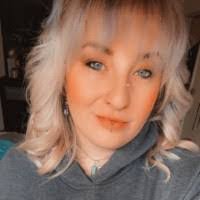 Sara Eslinger's Instagram, Twitter & Facebook