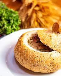 Uwielbiam domowy żurek, szczególnie ten przygotowany na zakwasie na żurek. Zurek W Chlebie Picture Of Goscinna Chata Krakow Tripadvisor