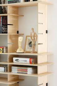 Fixer une étagère au mur : L Etagere Bibliotheque Comment Choisir Le Bon Design Archzine Fr En 2020 Mobilier De Salon Idees De Meubles Deco Maison
