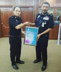 Mengesyorkan agar kumpulan industri menggalakkan ahli mereka untuk pendekatan ini mungkin termasuk pengembangan, pelaksanaan, dan pengemaskinian secara rutin program pematuhan sekatan untuk model perniagaan tertentu. Jips Polis Sabah Jipspolissabah Twitter