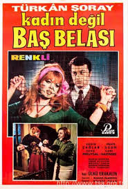 2 gün sonra evlenmeye hazırlanan asya (selen seyven) babasının ricası üzerine çanakkale'ye, bir tanıdıklarının cenazesine gider. Kadin Degil Bas Belasi Film 1968 Filmstarts De