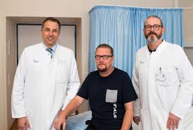 Als sodbrennen wird ein brennender oder als ätzend wahrgenommener schmerz bezeichnet, der etwa hinter dem brustbein. Sodbrennen Mit Dem Roboter Gegen Den Reflux Ukm Pressemitteilungen
