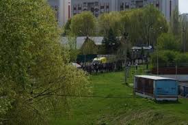 По предварительным данным, девять человек нападавший оказался бывшим учеником школы — знакомые мужчины рассказали «газете.ru», что в последнее время галявиев замкнулся в себе. Bpcfdoedowfs4m