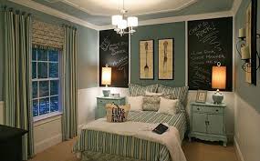 Wallpaper, shiplap, wainscoting, board & batten, or paint…we're all about the accent walls, and whatever you choose to do they are sure to make a statement. 25 Beautiful Bedrooms With Accent Walls We Love These Chalkboards For A Child S Bedroom Don T Yo Beautiful Bedrooms Accent Wall Bedroom Wood Walls Bedroom