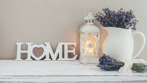 Arredare la camera seguendo la reinterpretazione dello stile significa adottare colori chiari e materiali naturali, certo, concedendosi però qualche licenza poetica. Arredare Casa In Stile Shabby Chic Spendendo Poco Dilei
