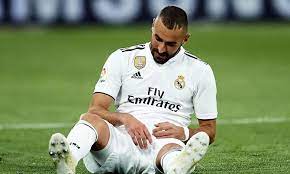 L'attaquant karim benzema, touché lors du match amical contre la bulgarie, discute avec l'attaquant de l'équipe de france karim benzema est sorti sur blessure en première période du match amical. Le Matin Benzema Souffre D Une Blessure Musculaire