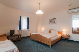 Zimmergrosse 20 24 M Inkl Badezimmer 4 5 M Mit Badewanne Ausgestattet Mit Flachbildschirm Mit Digitalen Tv Und Radiopro Zimmer Einzelzimmer Doppelzimmer