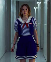 Robin trying to communicate with a russian soldier. Who Is Steve Coworker Robin On Stranger Things Season 3