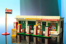 Plasticville Ho Scale Gas Station Exxon Service Vintage Painted Plastic Model Painting Plastic Model Trains Plastic Models