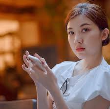 Trà tiểu tam'' Lương Thanh khóc vì bình luận đổi tình lấy vai diễn