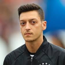 Karl Giles's Instagram, Twitter & Facebook