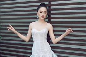 Trước khi chuyển giới, hương giang tên nguyễn ngọc hiếu và từng là một chàng trai có vẻ ngoài khá nữ tính chứ không phải tên giang như bây giờ. HÆ°Æ¡ng Giang Idol Tung Bá»™ áº£nh Má»›i TrÆ°á»›c Khi Vá» Viá»‡t Nam Vtv Vn