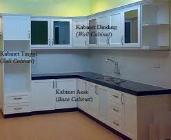 Seperti kita ketahui, bahan kayu sering banyak jika kalian tidak punya banyak unsur dekoratif, maka desain dapur sederhana dan murah bisa dicapai dengan kabinet yang berpintu gelas buram. Wall Kabinet Dapur Murah Desainrumahid Com