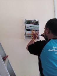 Alirkan cairan sehingga mengisi setengah bagian tabung pengatur. Koleksi Perkhidmatan Dan Pemasangan Db Elektrik