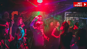 Berlin rave party by hasenchat music is 6:15 long. Bild Reporterin Undercover Geheime Raver Party Im Berliner Untergrund Regional Bild De