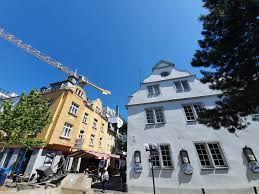 Um zum restaurant the pearl in brüssel zu gelangen, müssen die gäste erst mal flossen und tauchermaske anlegen. Neuwied Andernach Geysir La Mer Das Unterwasser Restaurant Neuwied Geysir Andernach Mineralwasser Island Koblenz Mineralwater Feuerundeis Neuwied Food Naturschutzgebiet Koln Vollerenergie Durre Bonn Energie Reykjavik Rhein Gerolsteiner