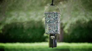 Simply hang the feeder in your hunting area and it's ready for you to use and deer will be ready to munch. Moultrie 6 5 Gallon Pro Hunter Hanging Feeder Youtube