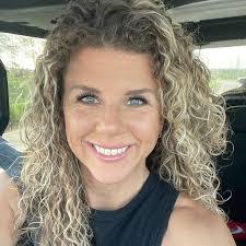 Tara Carlucci's Instagram, Twitter & Facebook