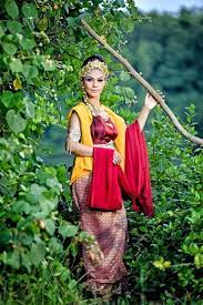 In the late 15th century, a forbidden romance blossoms between gusti putri, a javanese hindu princess and hang tuah, a malay muslim warrior from melaka, against a backdrop of. Persalinan Puteri Gunung Ledang Butik Pewaris Kenchana Facebook