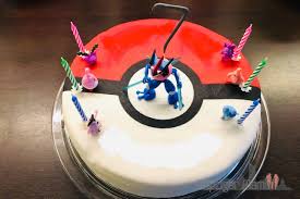 Nun es hat der pikachu kuchen gewonnen. Pokemon Geburtstagsparty 2 Torte Und Verpflegung