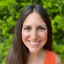 Annie Caton's Instagram, Twitter & Facebook