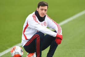 Why isn't ozil starting today (self.ozil). The Wizard Of Ozil Never Manage Alone