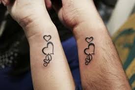 50 Kleine Partner Tattoos Romantische Ideen Fur Ein Partnertattoo Paare Tattoo Design Zusammenpassende Tattoos Paare Coole Kleine Tattoos