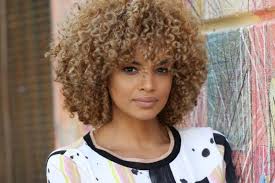 Lucy Ramos, da TV Globo, revela a sua rotina em meio à quarentena