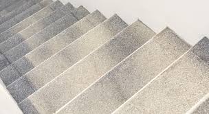 Les escaliers en ciment brut ont un gros défaut : Astuces Pour La Pose Du Beton Cire Sur Un Escalier