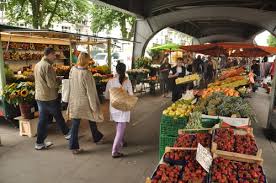 Auf dem isemarkt hamburg in eppendorf herrscht buntes marktreiben.er lockt großstädter, dorfbewohner, urlauber und einheimische gleichermaßen an. Isemarkt Ein Tag In Eppendorf Hamburg Audioguide Bei Guidemate