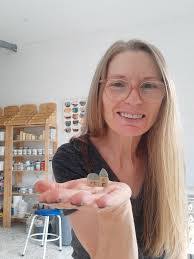 Leonie Mclaughlin's Instagram, Twitter & Facebook